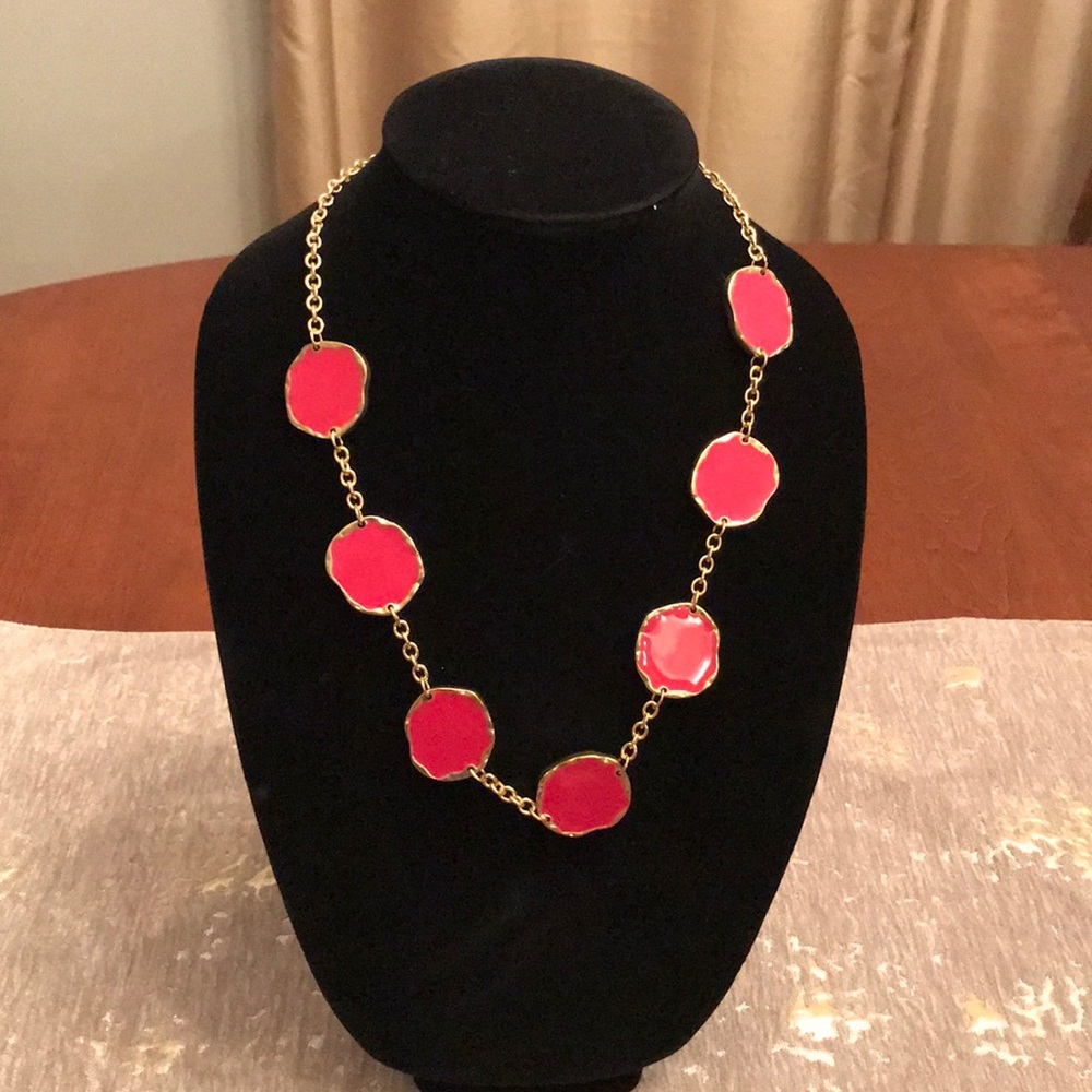 🌟 Gold tone statement necklace